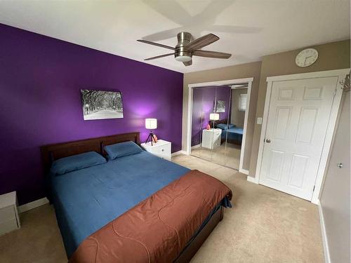 4604-14 Street Nw, Calgary, AB - Indoor Photo Showing Bedroom