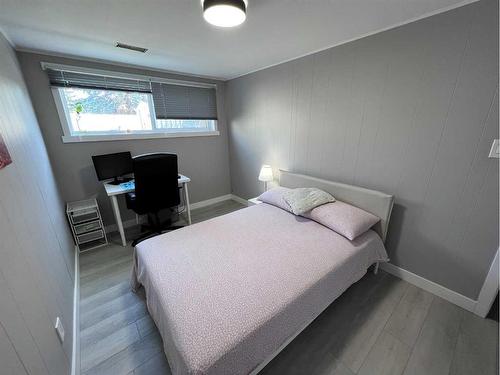 4604-14 Street Nw, Calgary, AB - Indoor Photo Showing Bedroom