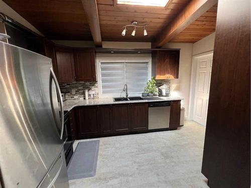 4604-14 Street Nw, Calgary, AB - Indoor Photo Showing Kitchen