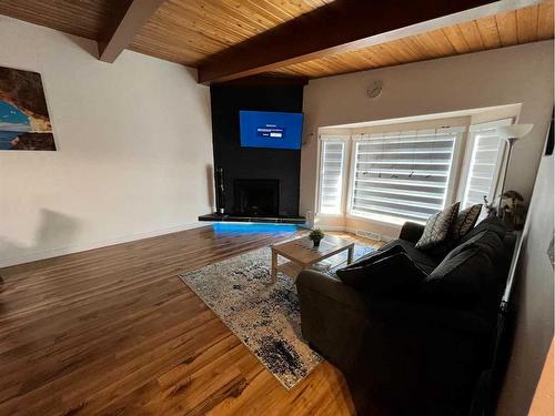 4604-14 Street Nw, Calgary, AB - Indoor Photo Showing Living Room With Fireplace