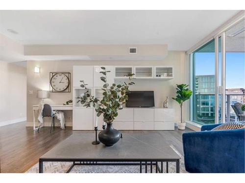 509-560 6 Avenue Se, Calgary, AB - Indoor Photo Showing Living Room