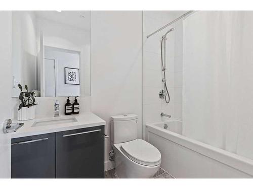 1806-530 3 Street Se, Calgary, AB - Indoor Photo Showing Bathroom