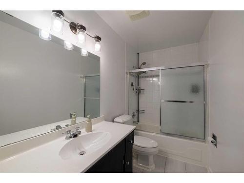 243 Cedarbrae Crescent Sw, Calgary, AB - Indoor Photo Showing Bathroom