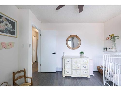 243 Cedarbrae Crescent Sw, Calgary, AB - Indoor Photo Showing Bedroom