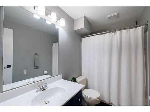 243 Cedarbrae Crescent Sw, Calgary, AB - Indoor Photo Showing Bathroom