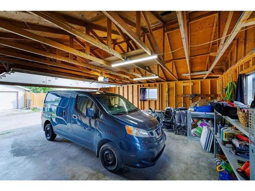 243 Cedarbrae Crescent Sw, Calgary, AB - Indoor Photo Showing Garage