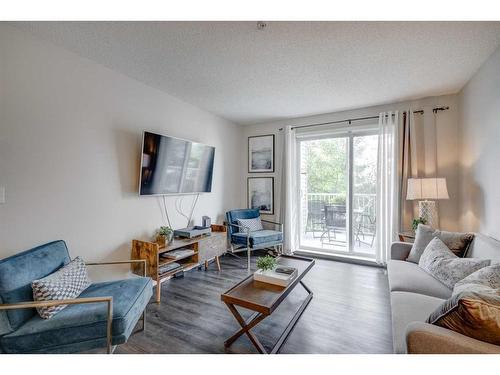 3222-16320 24 Street Sw, Calgary, AB - Indoor Photo Showing Living Room