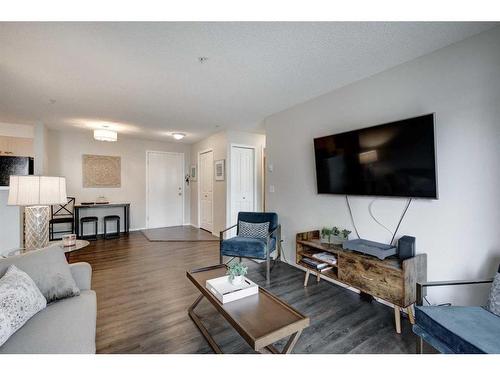 3222-16320 24 Street Sw, Calgary, AB - Indoor Photo Showing Living Room