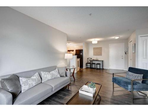 3222-16320 24 Street Sw, Calgary, AB - Indoor Photo Showing Living Room