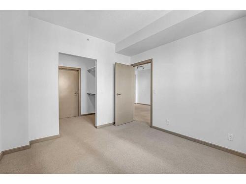 1504-210 15 Avenue Se, Calgary, AB - Indoor Photo Showing Other Room