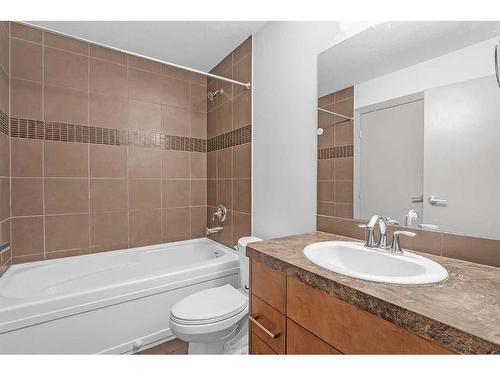 1504-210 15 Avenue Se, Calgary, AB - Indoor Photo Showing Bathroom