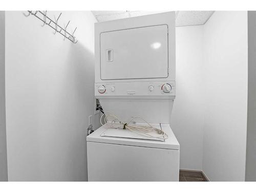 1504-210 15 Avenue Se, Calgary, AB - Indoor Photo Showing Laundry Room