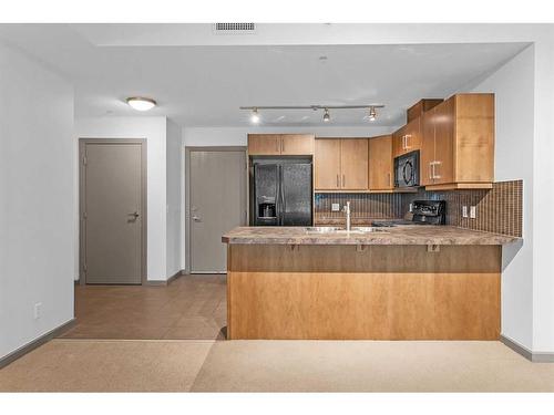 1504-210 15 Avenue Se, Calgary, AB - Indoor Photo Showing Kitchen