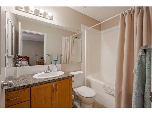 94 Cougar Plateau Way Sw, Calgary, AB - Indoor Photo Showing Bathroom