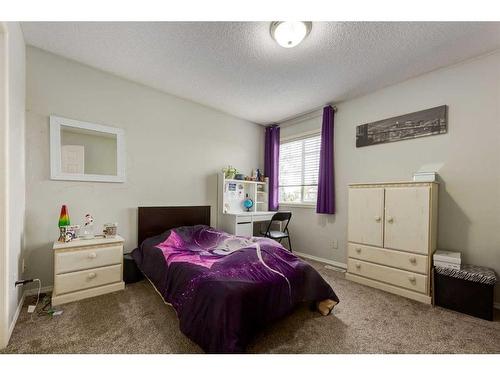 256 Oakmere Place, Chestermere, AB - Indoor Photo Showing Bedroom