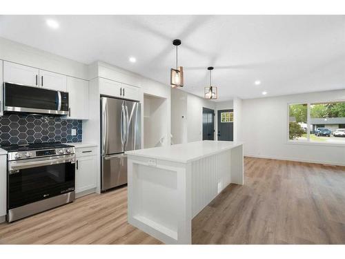 5731 Dalhousie Drive Nw, Calgary, AB - Indoor Photo Showing Kitchen With Upgraded Kitchen