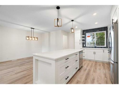 5731 Dalhousie Drive Nw, Calgary, AB - Indoor Photo Showing Kitchen With Upgraded Kitchen