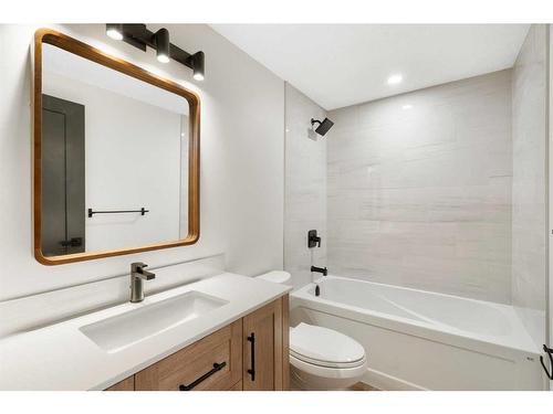 5731 Dalhousie Drive Nw, Calgary, AB - Indoor Photo Showing Bathroom