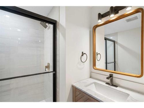 5731 Dalhousie Drive Nw, Calgary, AB - Indoor Photo Showing Bathroom