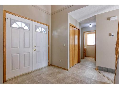 105 Hawkdale Circle Nw, Calgary, AB - Indoor Photo Showing Other Room