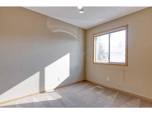 105 Hawkdale Circle Nw, Calgary, AB - Indoor Photo Showing Other Room