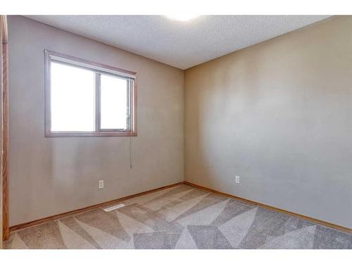 105 Hawkdale Circle Nw, Calgary, AB - Indoor Photo Showing Other Room