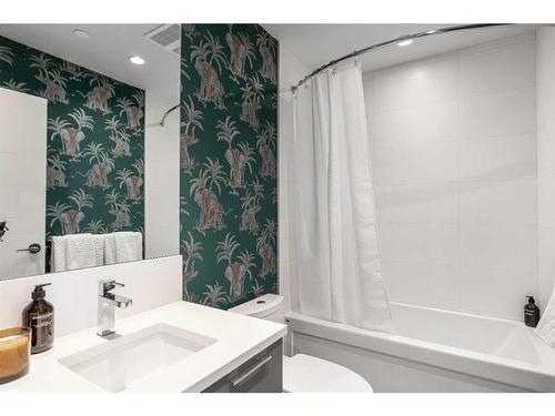 2108-530 3 Street Se, Calgary, AB - Indoor Photo Showing Bathroom