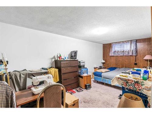 5219 Maryvale Drive Ne, Calgary, AB - Indoor Photo Showing Bedroom