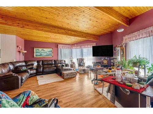 163052 Hwy 845, Rural Vulcan County, AB - Indoor Photo Showing Living Room