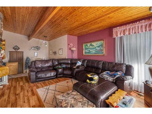 163052 Hwy 845, Rural Vulcan County, AB - Indoor Photo Showing Living Room