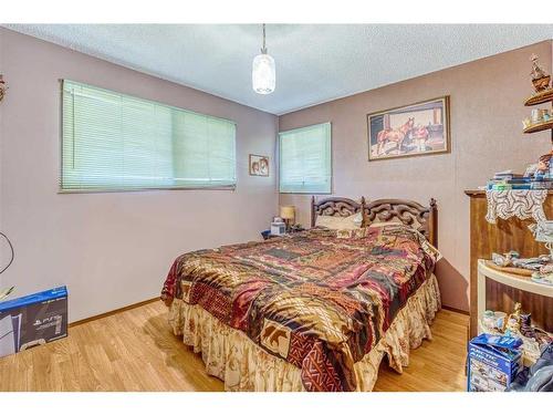 163052 Hwy 845, Rural Vulcan County, AB - Indoor Photo Showing Bedroom