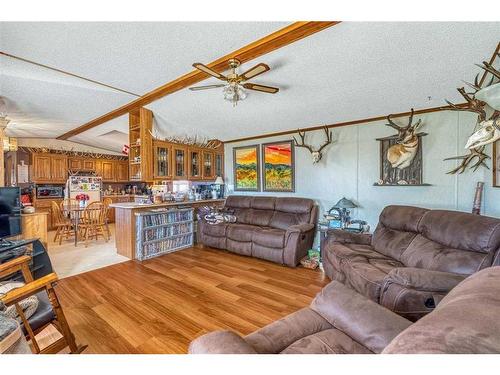 163052 Hwy 845, Rural Vulcan County, AB - Indoor Photo Showing Living Room