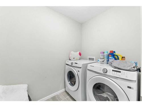 178 Cityside Grove Ne, Calgary, AB - Indoor Photo Showing Laundry Room