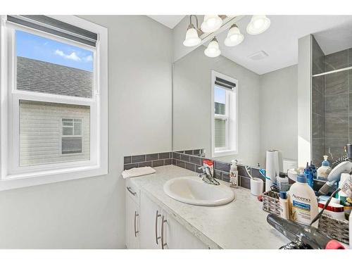 178 Cityside Grove Ne, Calgary, AB - Indoor Photo Showing Bathroom