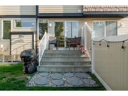 15 Royal Birch Mount Nw, Calgary, AB - Outdoor With Exterior