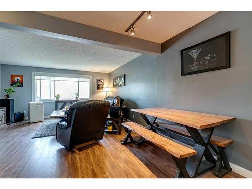 3105 A & B, 3107 A & B 38 Street Sw, Calgary, AB - Indoor