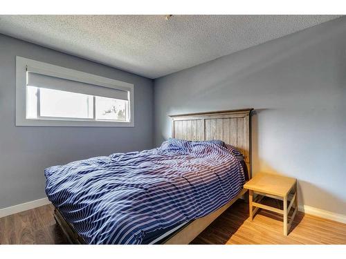 3105 A & B, 3107 A & B 38 Street Sw, Calgary, AB - Indoor Photo Showing Bedroom