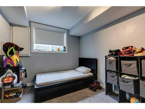 3105 A & B, 3107 A & B 38 Street Sw, Calgary, AB - Indoor Photo Showing Bedroom