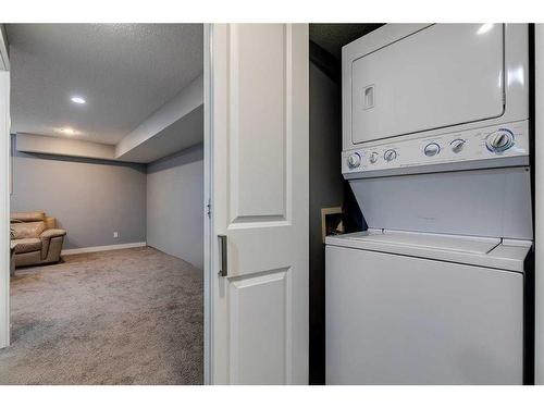 3105 A & B, 3107 A & B 38 Street Sw, Calgary, AB - Indoor Photo Showing Laundry Room