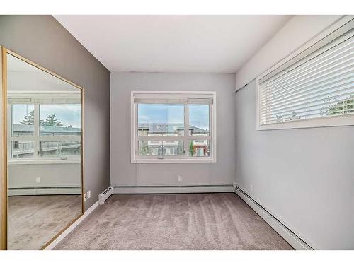 4314-5305 32 Avenue Sw, Calgary, AB - Indoor Photo Showing Kitchen