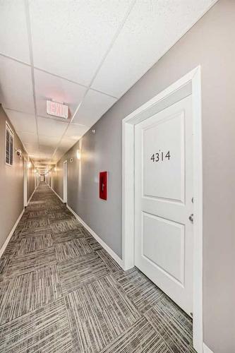 4314-5305 32 Avenue Sw, Calgary, AB - Indoor Photo Showing Laundry Room