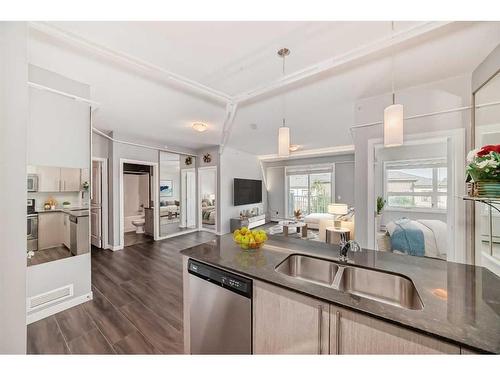 4314-5305 32 Avenue Sw, Calgary, AB - Indoor Photo Showing Kitchen With Double Sink