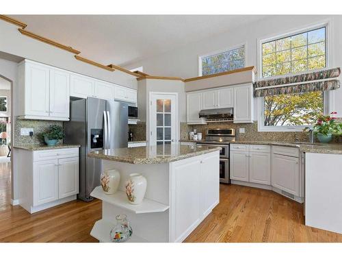 38 Edgevalley Manor Nw, Calgary, AB - Indoor Photo Showing Kitchen With Upgraded Kitchen