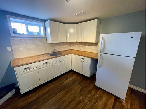 8327 Bowness Road Nw, Calgary, AB - Indoor Photo Showing Kitchen