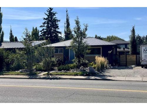 8327 Bowness Road Nw, Calgary, AB - Outdoor