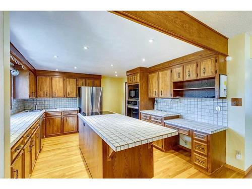 23 Bow Village Crescent Nw, Calgary, AB - Indoor Photo Showing Kitchen With Upgraded Kitchen