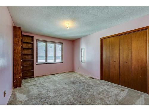 23 Bow Village Crescent Nw, Calgary, AB - Indoor Photo Showing Bedroom