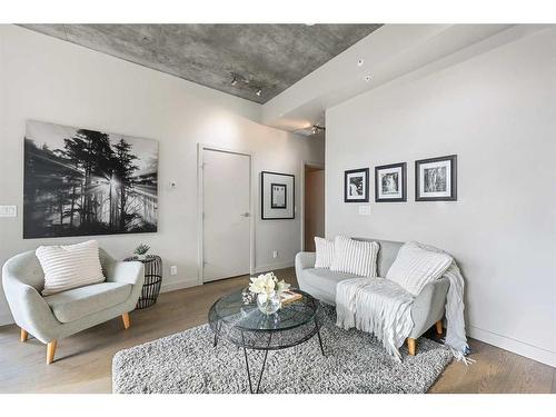 1107-1010 6 Street Sw, Calgary, AB - Indoor Photo Showing Living Room