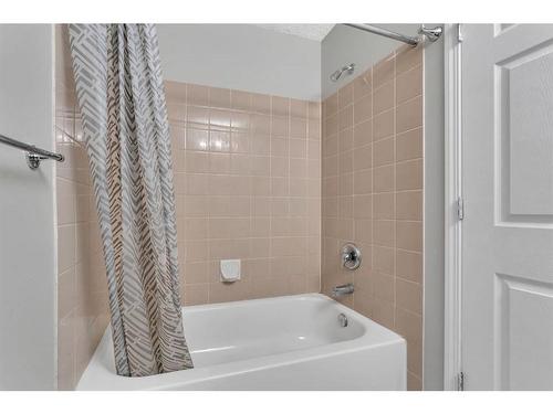 239 Taravista Drive Ne, Calgary, AB - Indoor Photo Showing Bathroom