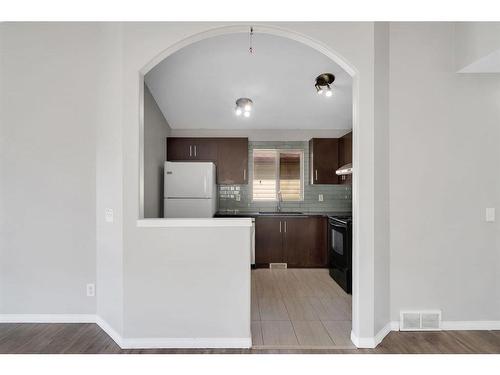 239 Taravista Drive Ne, Calgary, AB - Indoor Photo Showing Kitchen